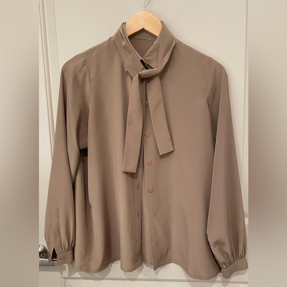 Women’s button-up bow blouse